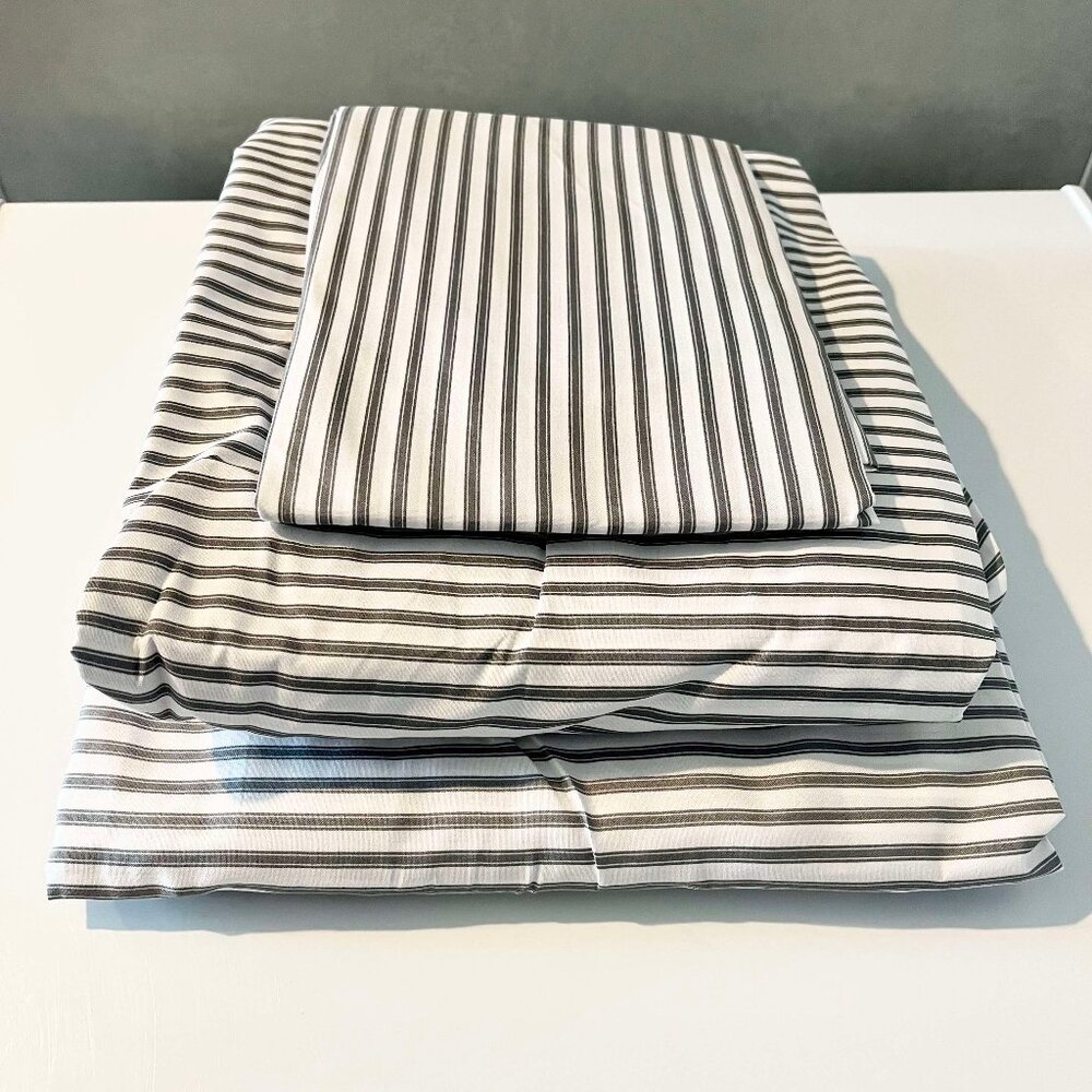 NWOT Mainstays 300 Thread Count Super Soft King Bed Sheet Set Grey White Stripe